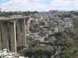 Armenviertel an der Schlucht, kurz vor der Zone 1