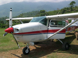 Diese Maschine fliegt uns sicher nach "San Antonio" - man beachte die Landepiste!
